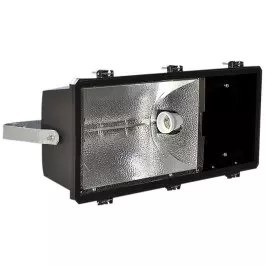 PROJETOR EM ALUMINIO COM ALOJAMENTO PARA LAMPADA METALICA 1000W E40 EXPO20